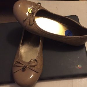LIKE NEW GIRLS SIZE 2 BEIGE FLATS